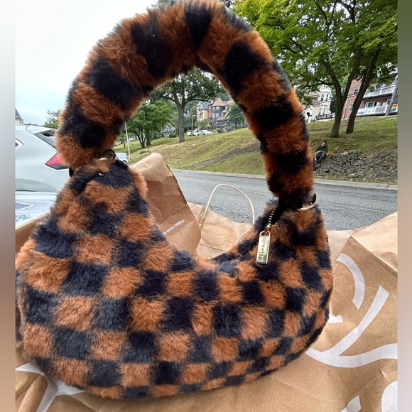 Soft Checkerboard Fluff Shoulder Bag & Matching Tote 👜 Bag. Brand New @ Macy’s - Picture 4 of 8